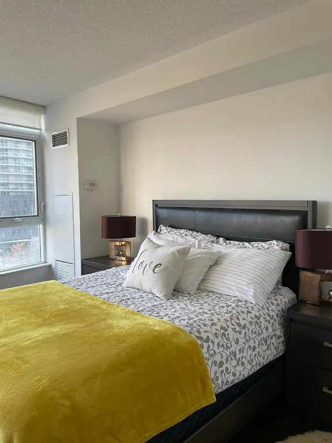 Toronto Downtown Luxurious Stylish 3 Bedroom 3 Bath 2 Balconies Near Rogers Centre Lakeview Condo Kanada